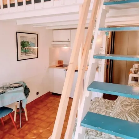 Apartment Bright Just A Stone's Throw From The Sea