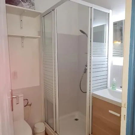 Apartment Bright Just A Stone's Throw From The Sea